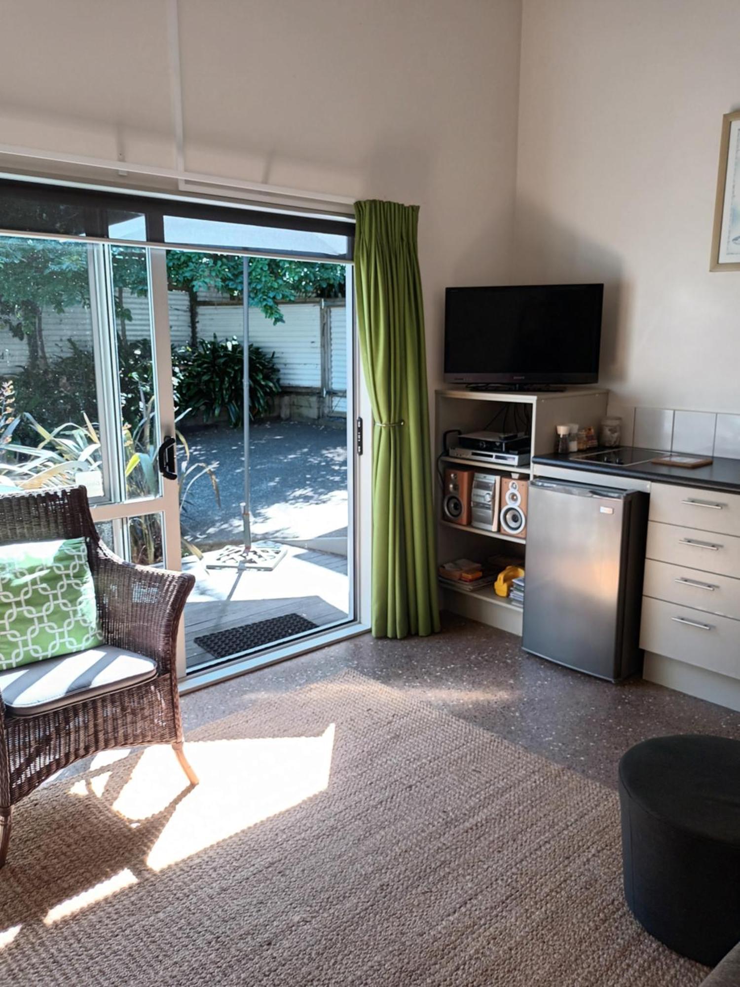 Island Breeze Apartment Oneroa ภายนอก รูปภาพ